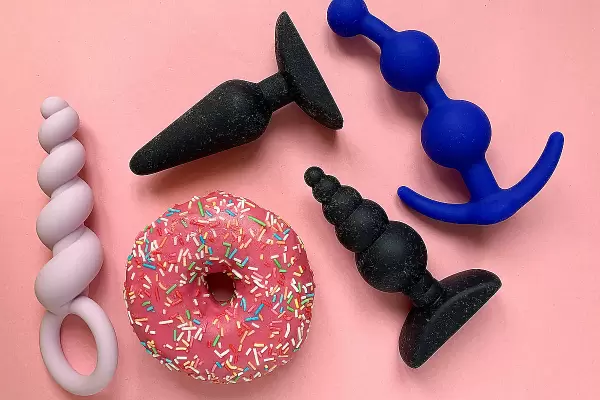 Có nên sử dụng đồ chơi tình dục không ?